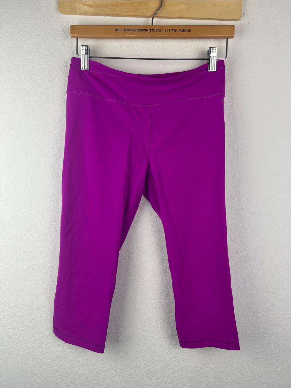 Victoria's Secret Sport VSX Magenta Pink Capri Leggings Women’s Size Small